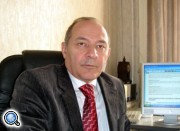 Социолог объяснил - кто и почему покидает Армению и кому это выгодно