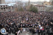В Ереване проходит многотысячный митинг оппозиции