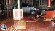 Ереванец въехал на внедорожнике в холл ресторана