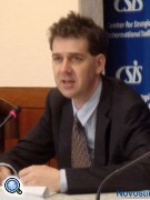 Россия решает свои демографические проблемы за счет Армении - Том де Ваал