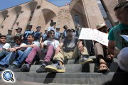 В Ереване продолжаются акции против подорожания тарифов на транспорт - задержаны активисты