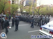 В Ереване произошел инцидент между митингующими и полицейскими