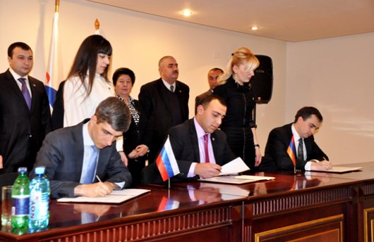Представители Молодежного парламента города Москвы подписали Договор о молодежном сотрудничестве и партнерстве с Молодежным парламентом Республики Армения.