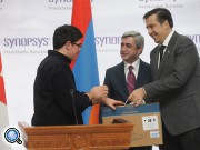 Серж Саргсян призвал армянских школьников брать пример с Саакашвили и забыл об армяно-грузинской войне